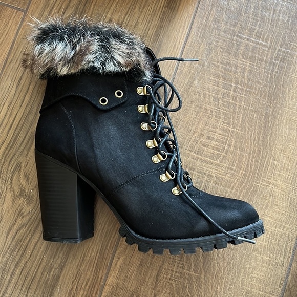 FERGALICIOUS BOOTIES 9.5 - Picture 3 of 13